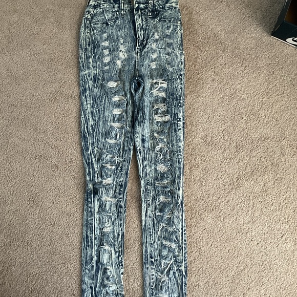 Aphrodite Blue Skinny Jeans with Vintage-Inspired Wash - Picture 1 of 4
